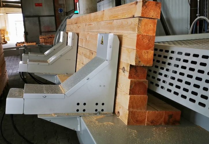 OWD-1600 z pionowym stołem buforowym