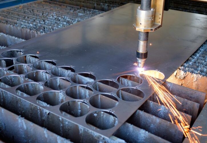 Automatyzacja procesów cięcia metalu w firmie – największe zalety