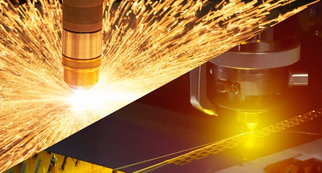 Laser cięty metal z iskrami. Przemysłowa obróbka materiału metalowego laserowo, wypuszczające strumień żółtych iskier podczas