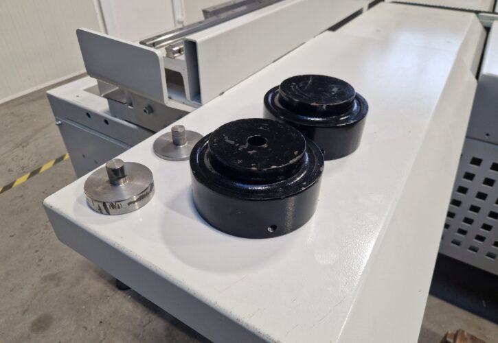 Nowoczesna prasa hydrauliczna do drewnianych bębnów kablowych