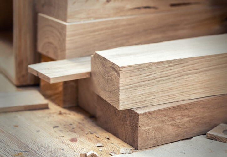 Maszyna do obróbki drewna – na jakie funkcje zwrócić uwagę?
